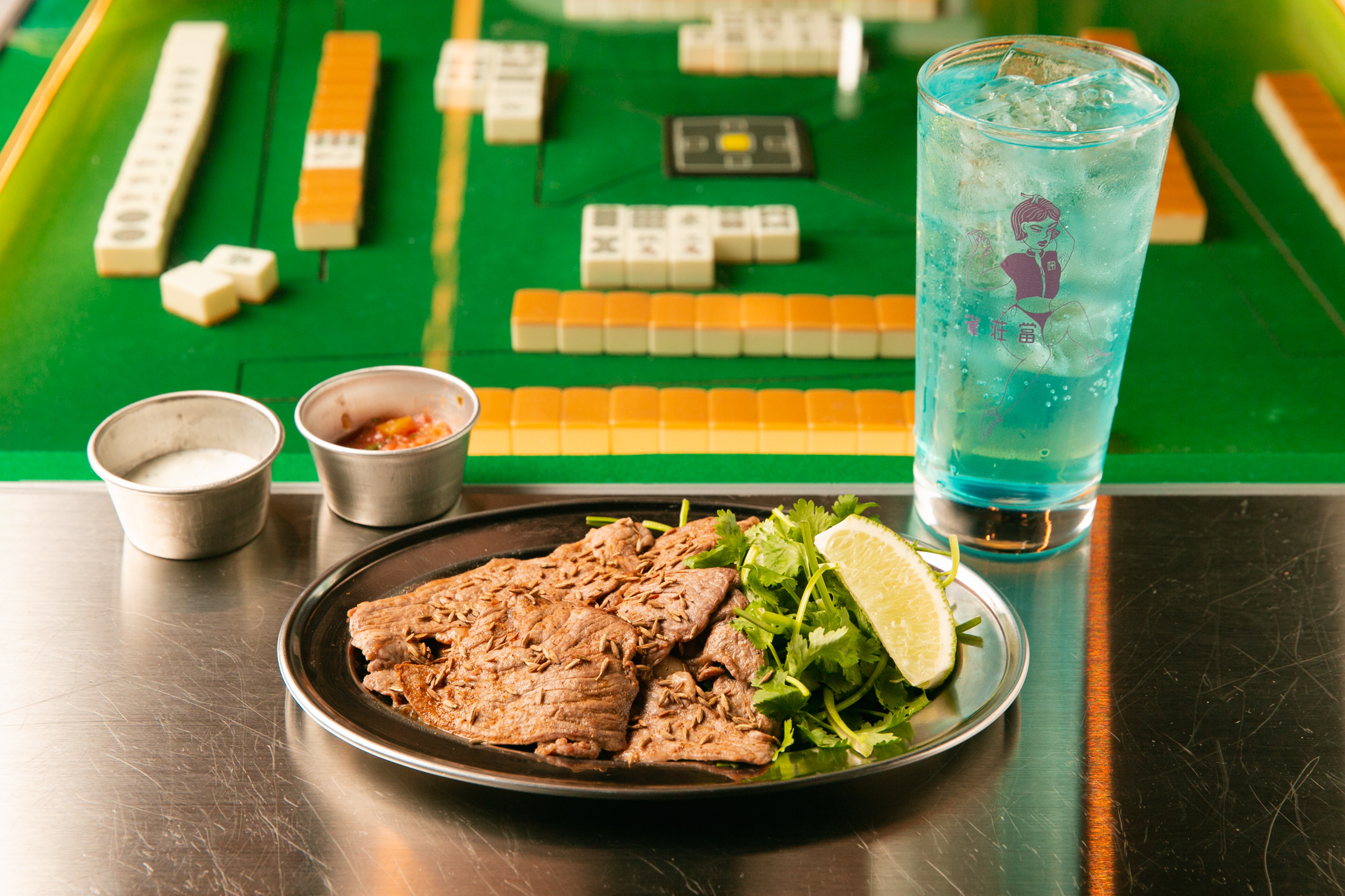 『スパイスラム焼き』(Photo: Keisuke Tanigawa)