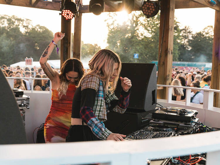 Two-step to electronic tunes at Waterworks Festival