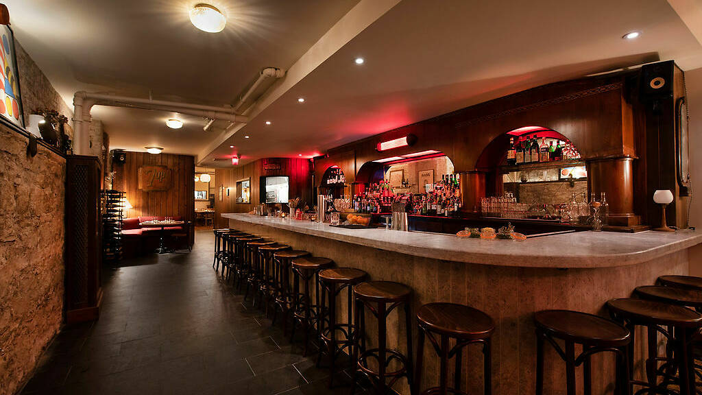 Review Emmett's on Grove has Chicago's tavernstyle pizza in NYC