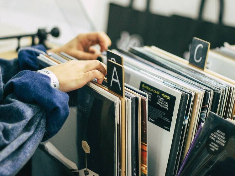 Uma grande discoteca no Mercado de Santa Clara? Sim, mas não é para dançar