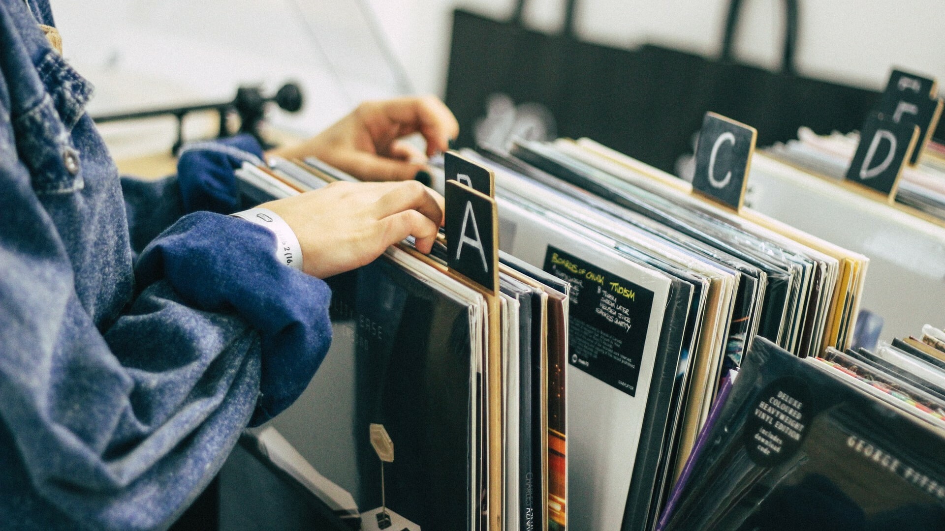 Feira de Vinil de Lisboa está de regresso ao Mercado de Santa Clara