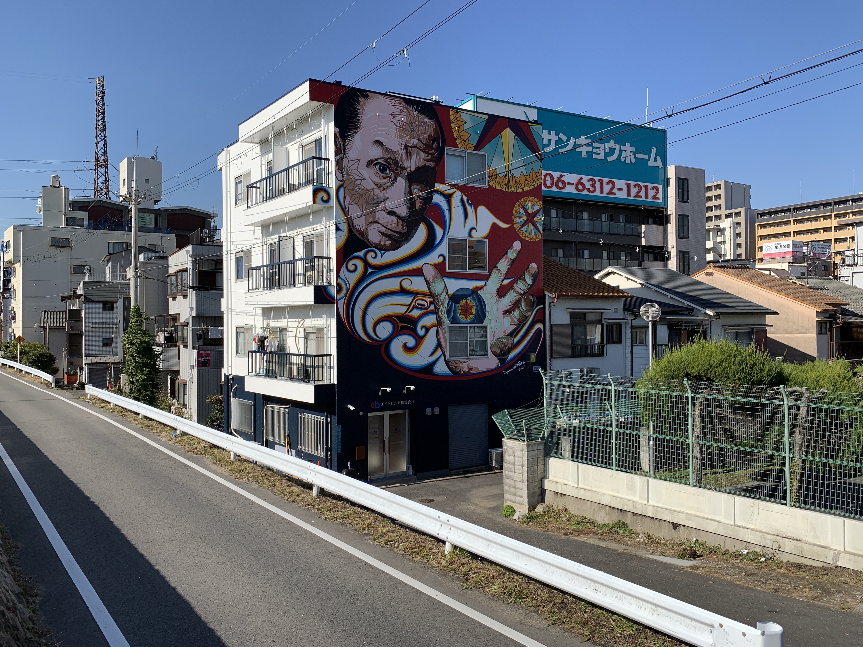 岡本太郎らがモチーフ、淀川の街彩る巨大グラフィティー5つを