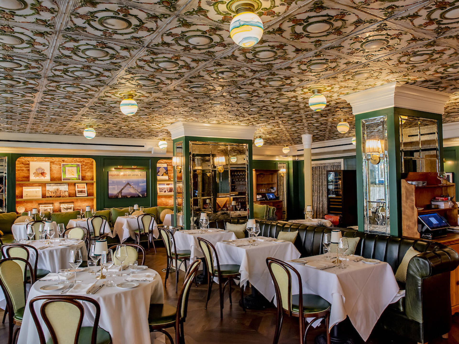 14 Best West Village Bars to Have a Fantastic Night Out