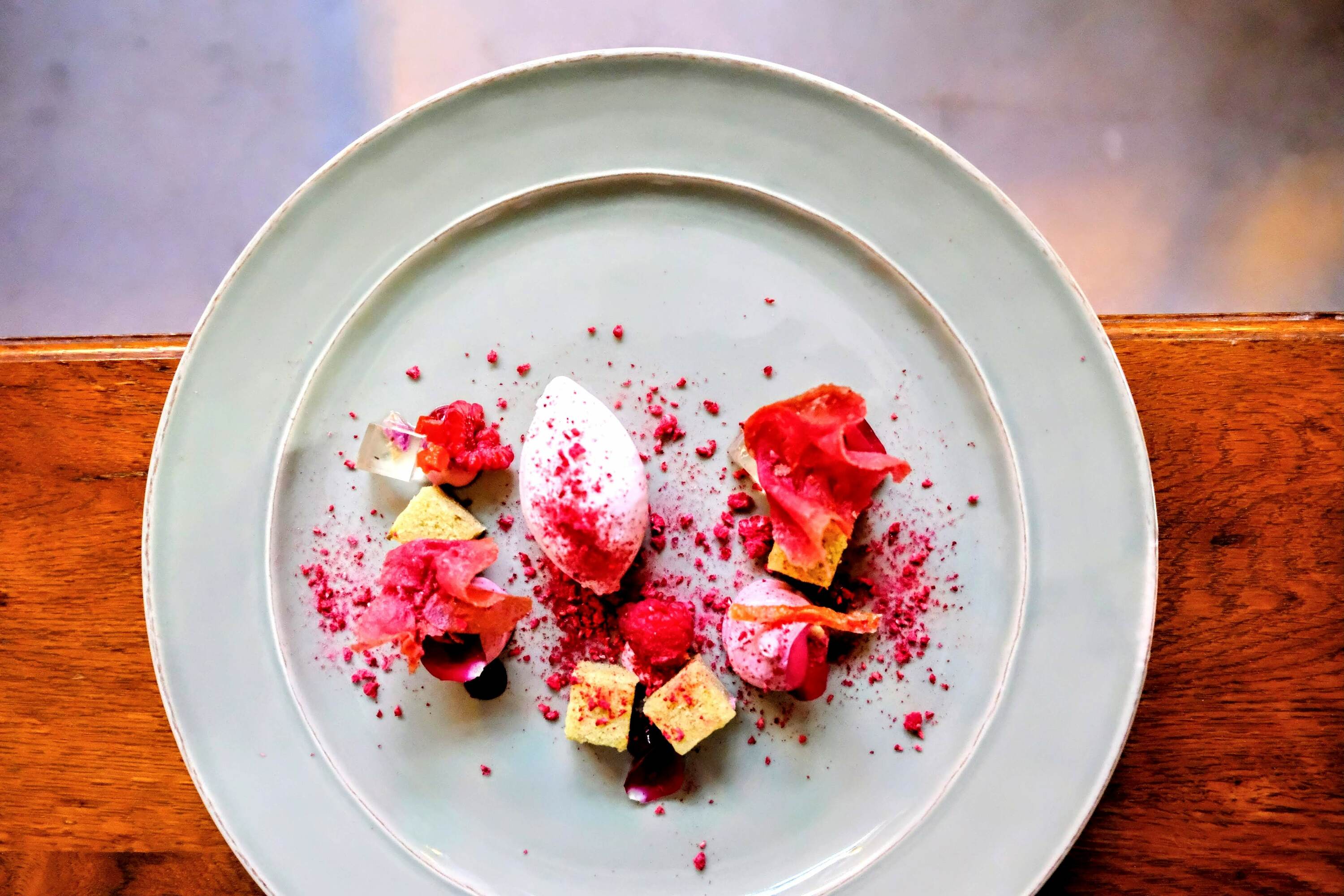 Framboesa, rosa e pimento vermelho