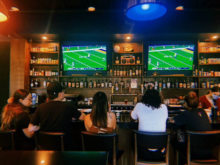 Woodlands best sports bars to watch college football, NFL games