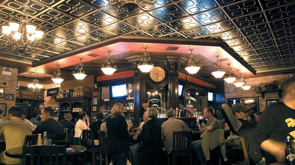 18 Best Irish Pubs in Chicago for Irish Beer and Whiskey
