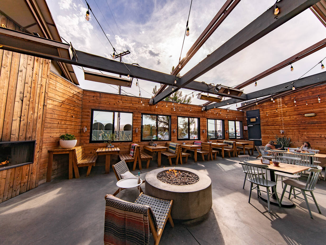 18 DogFriendly Los Angeles Restaurants And Bars For Fun With Fido