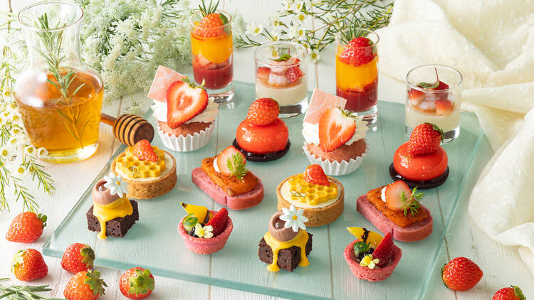 Conrad Tokyo Bee My Honey Strawberry Afternoon Tea