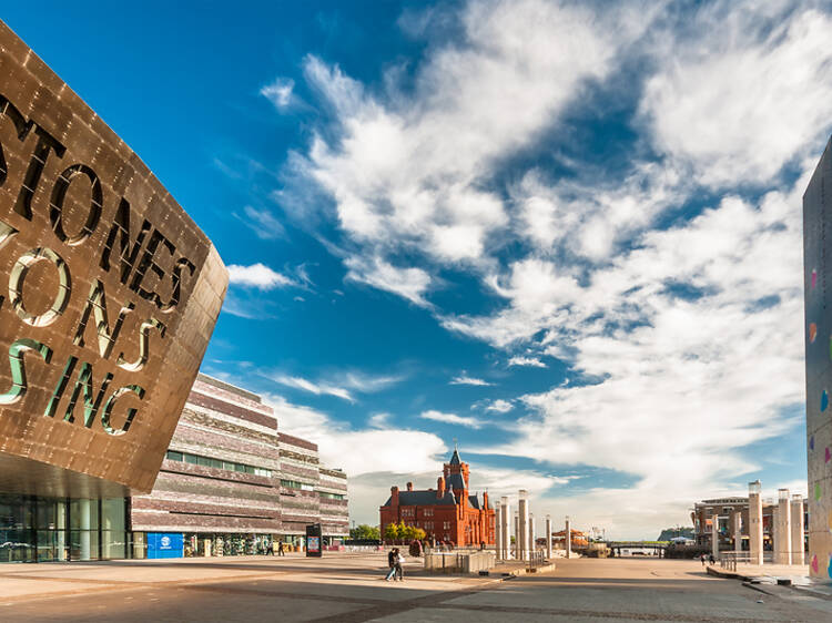 Cycle around Cardiff Bay