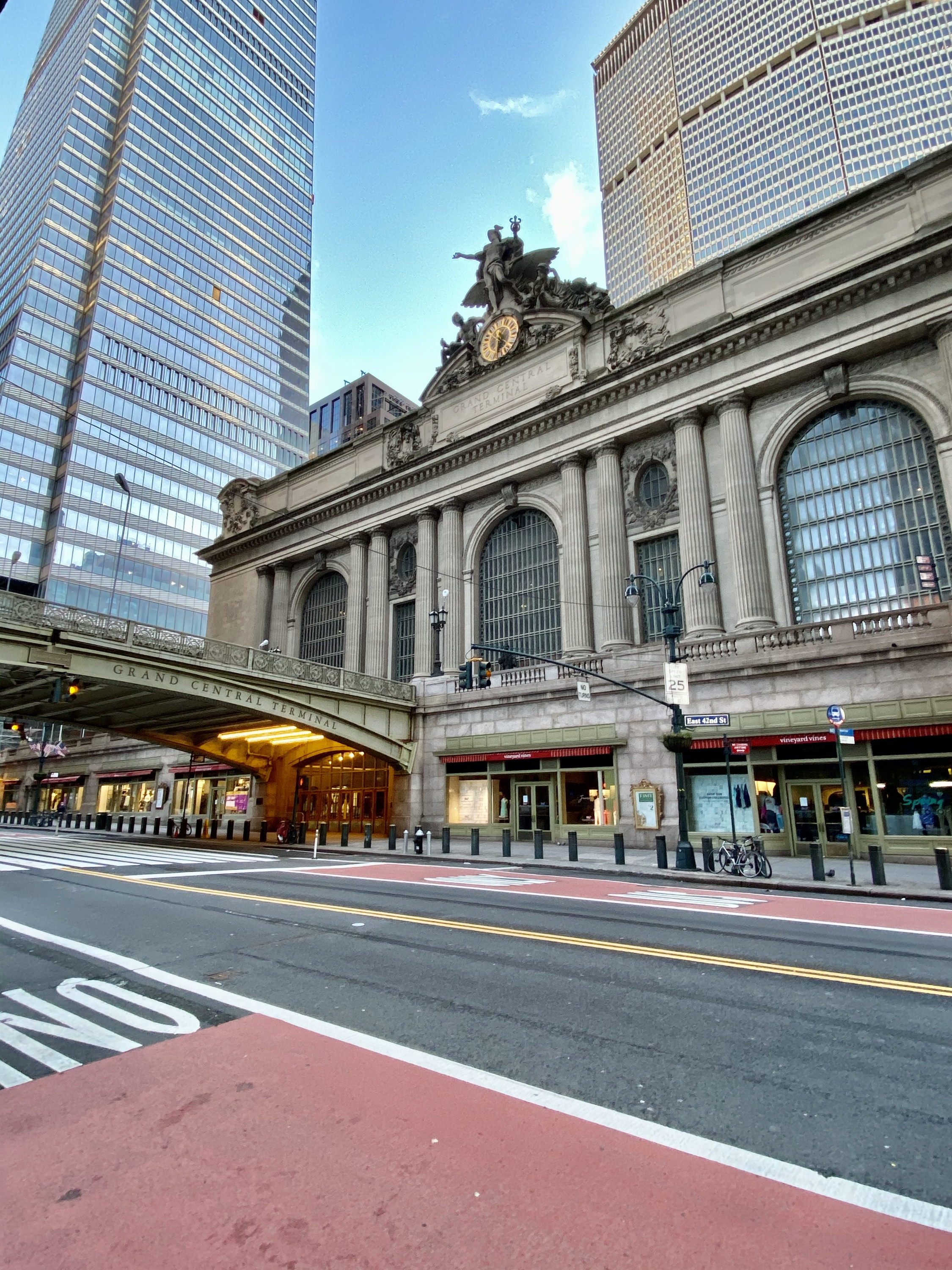 VINEYARD VINES OPENS GRAND CENTRAL STORE