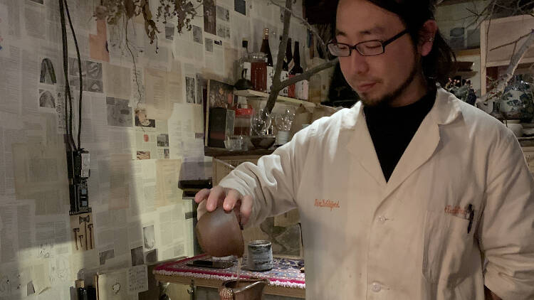 Tomoiki Sekine bartending at Nokishita in Kyoto