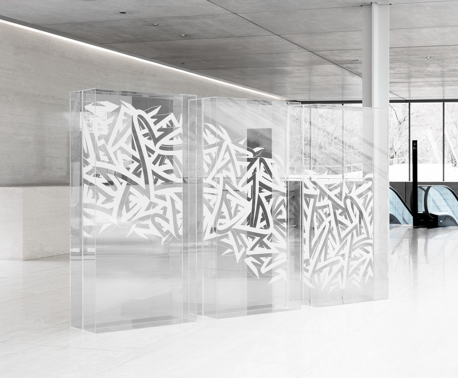 Enrico Isamu Oyama, FFIGURATI #9, 2009|Acrylic aerosol paint on acrylic cube|182×91×40cm (each)|Artwork ©Enrico Isamu Oyama, Photo ©Shu Nakagawa