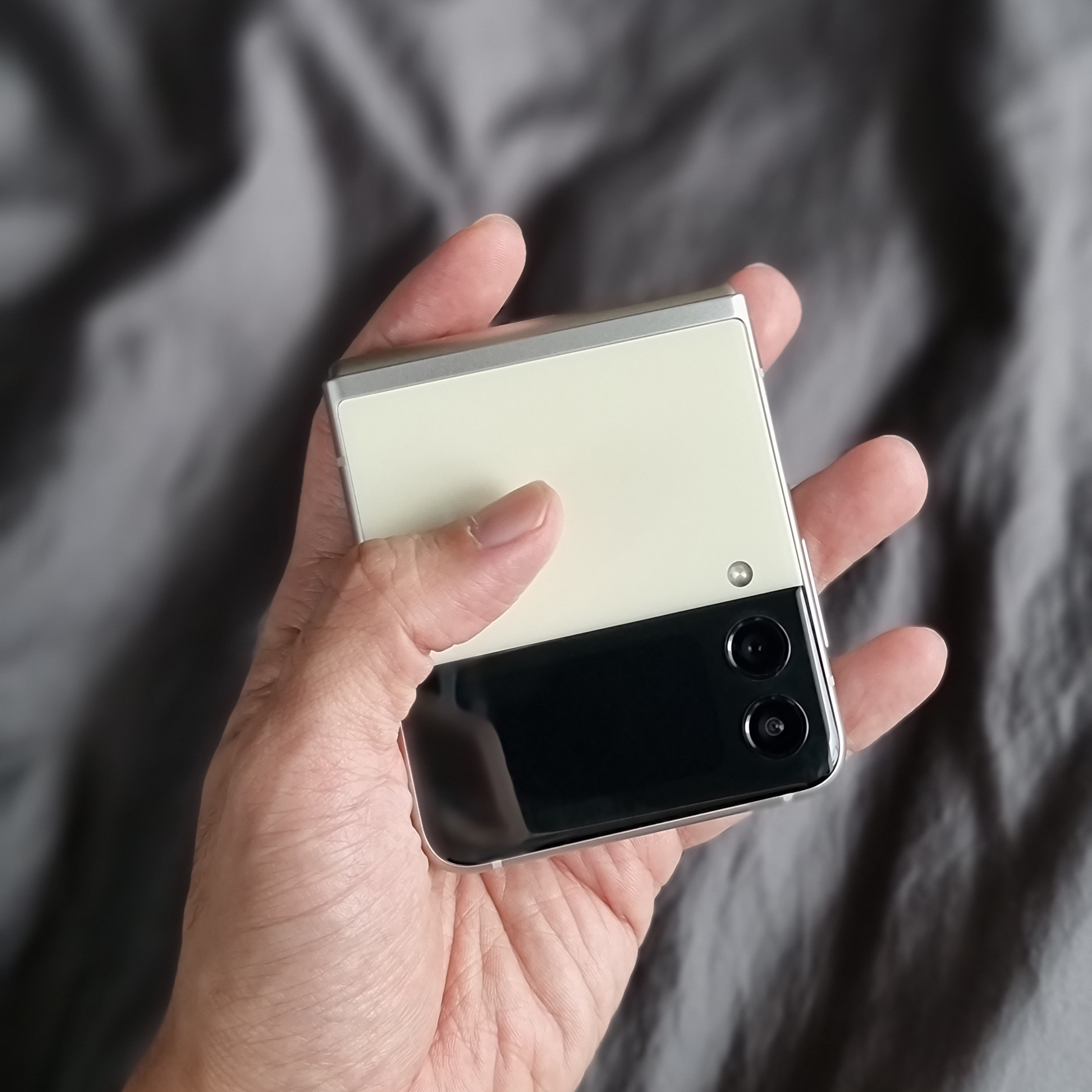 Samsung Galaxy Flip3