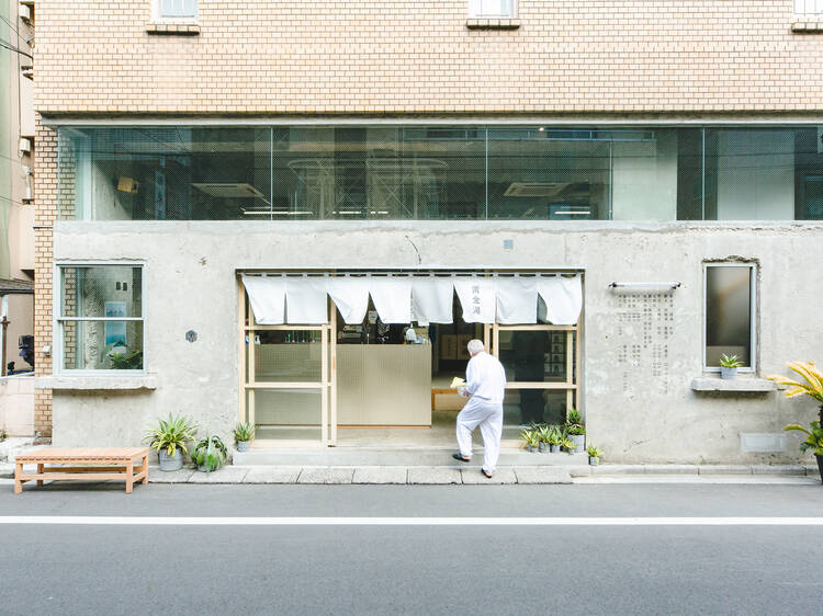 Enjoy a beer after bath