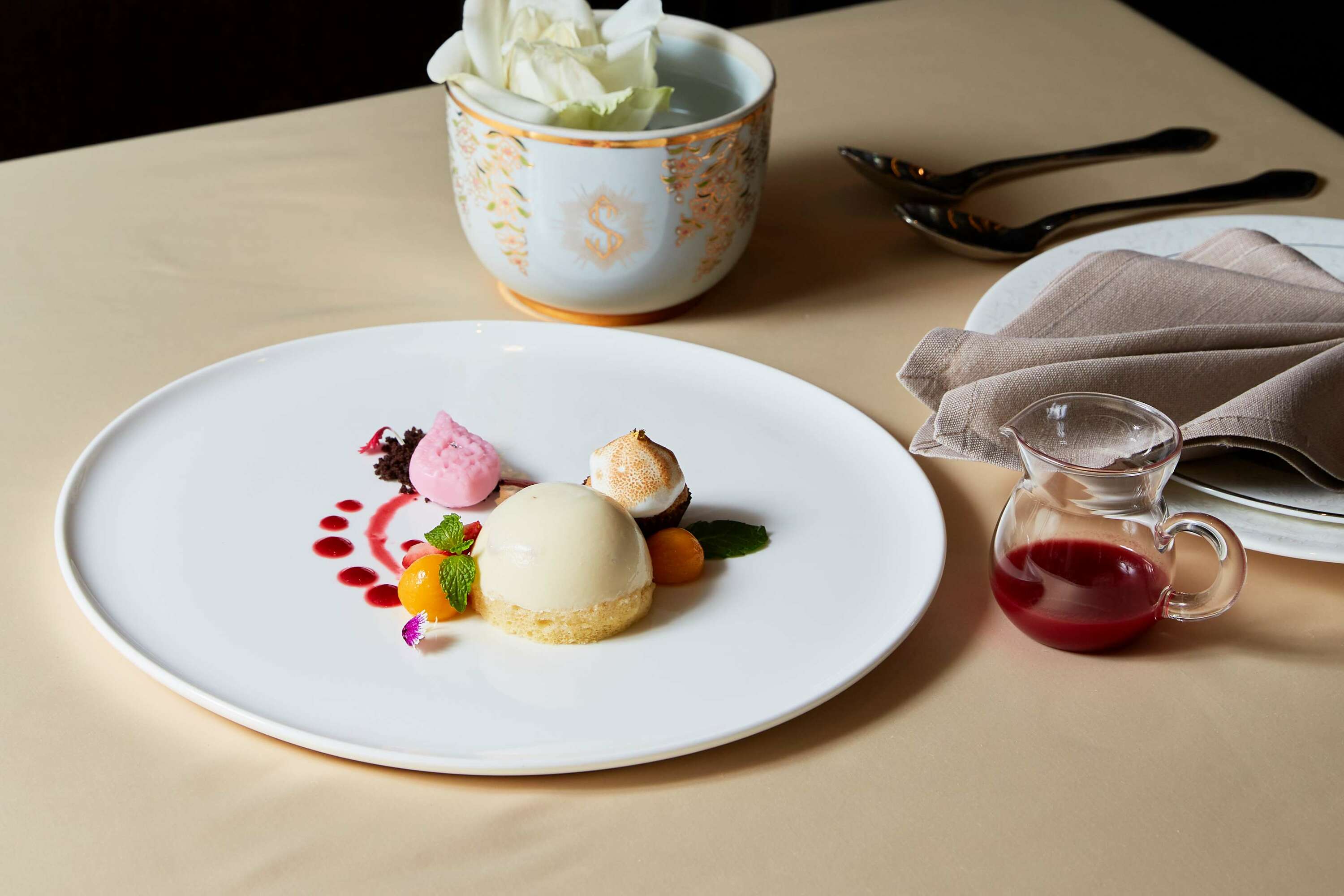 Time Out Tables: The Lamiat บ้านสุริยาศัย