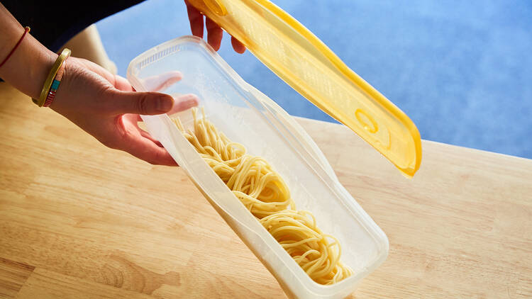 Microwave pasta maker, Seria