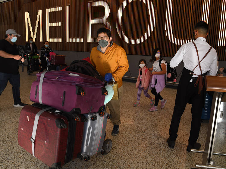 Australia reopens border to vaccinated international visitors