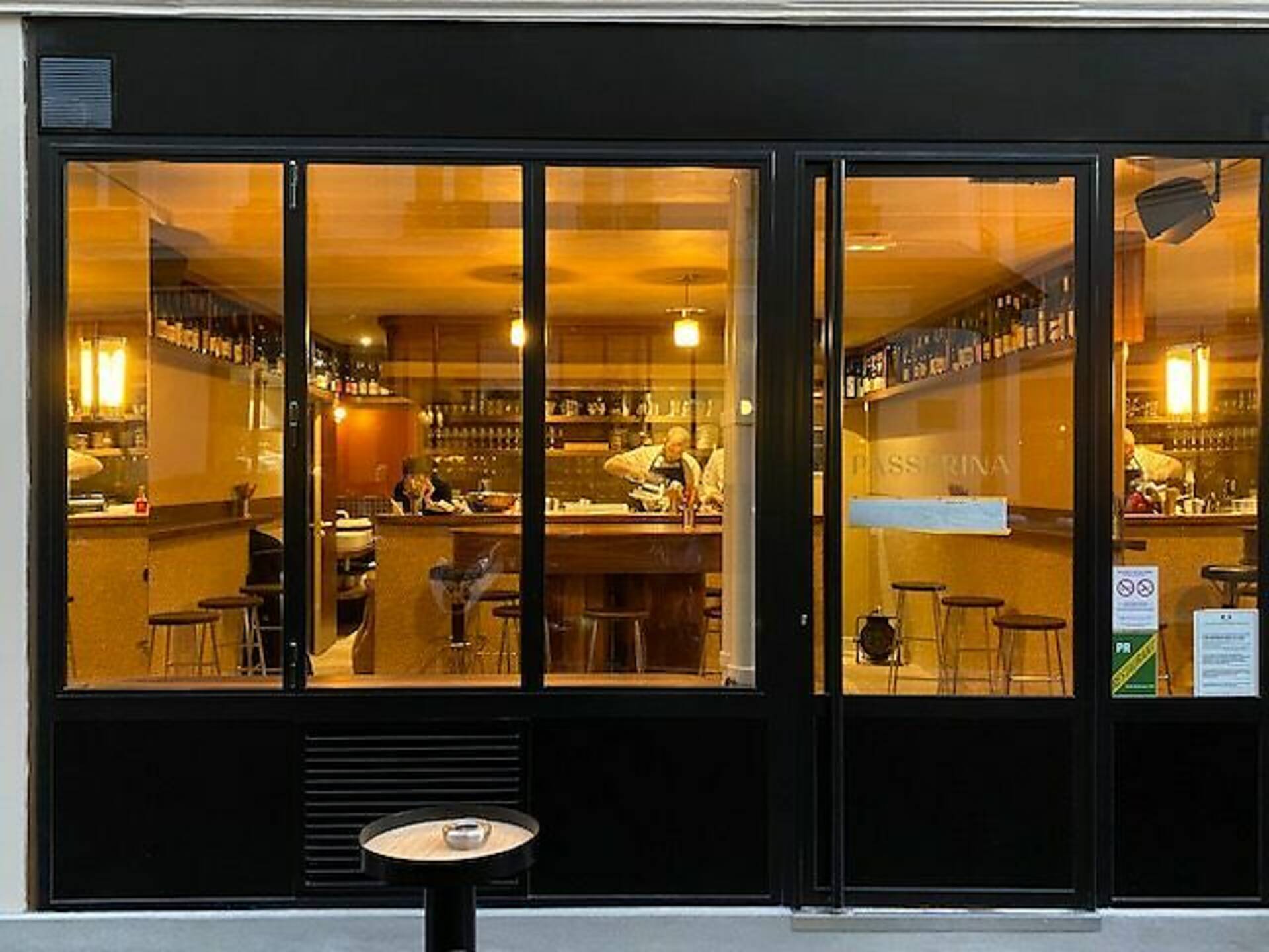 Les 26 meilleurs bars à vins où vider des canons à Paris