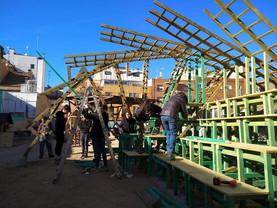 Vecinos colaborando por el Festival LA PACA