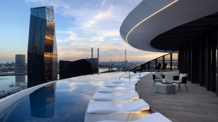Infinity pool at the Melbourne Marriott Hotel Docklands.