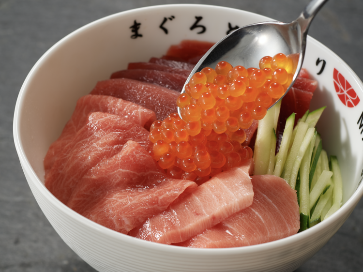 Dig into a fresh seafood bowl at Maguro To Shari Shibuya