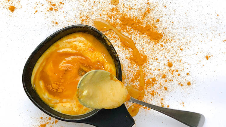 Yoghurt, honey and turmeric