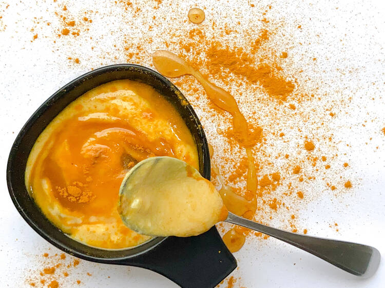 Yoghurt, honey and turmeric