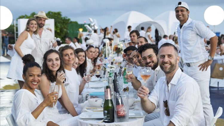 Diner en Blanc