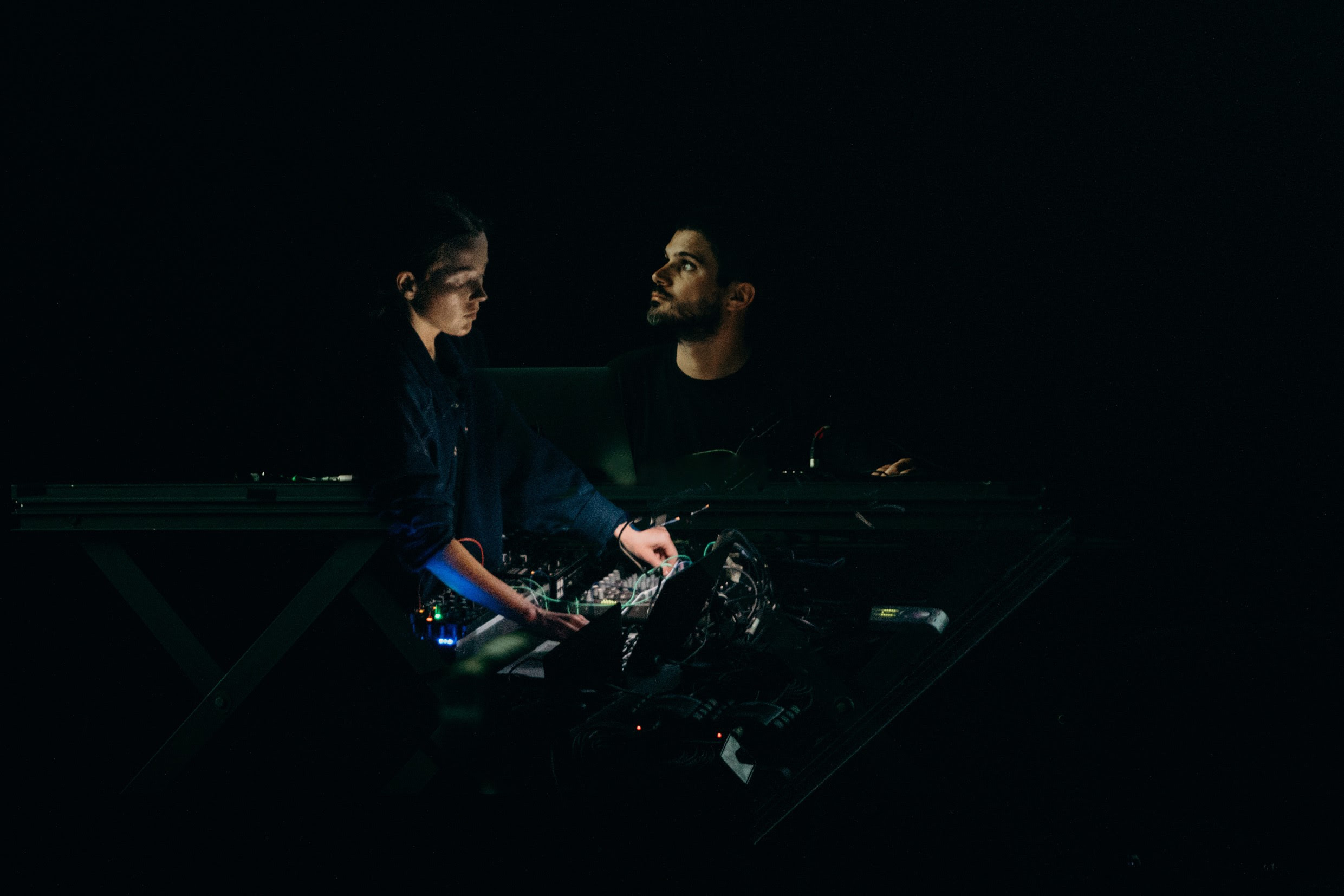 Lucy Railton e Pedro Maia