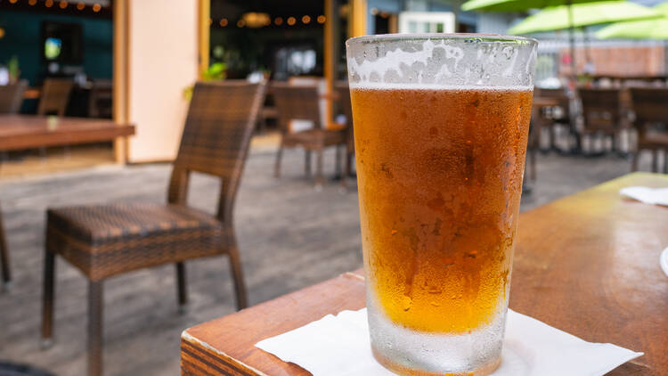 Glass,Of,Draft,Beer,In,Kailua-kona,On,Hawaii,Island.