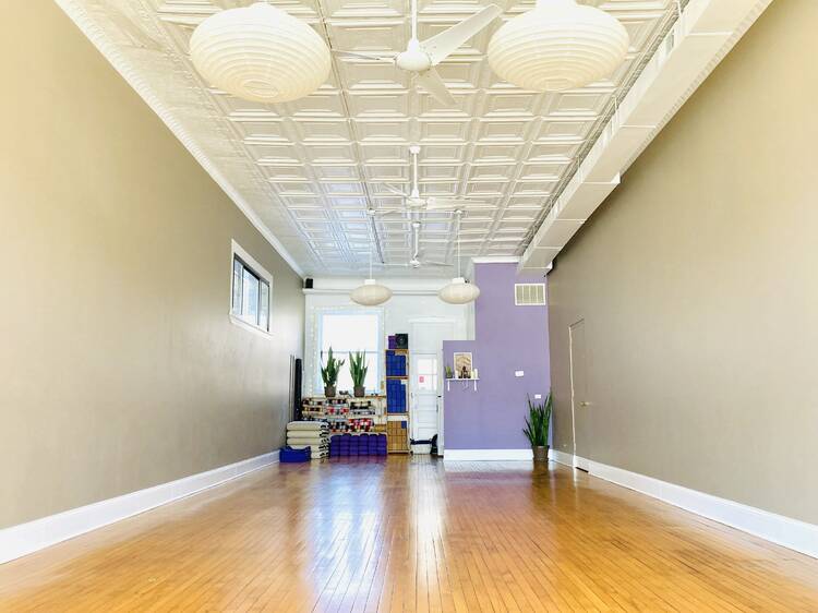 Best Yoga Studios Chicago - Yoga Near Me Lincoln Park, Chicago