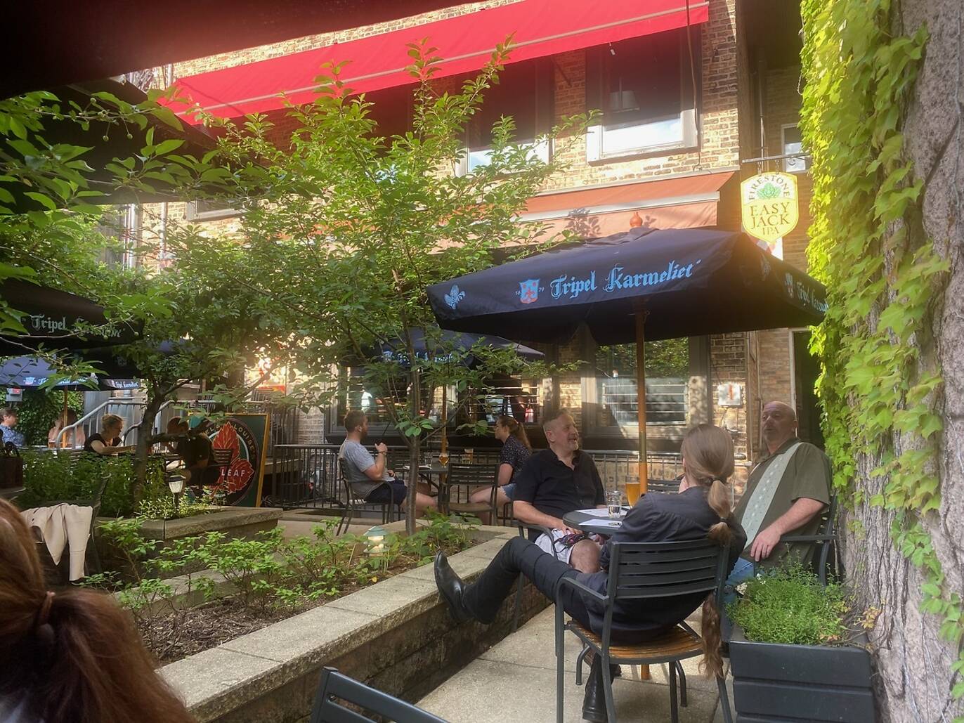 33 Best Outdoor Bars and Patios in Chicago for Outdoor Drinking