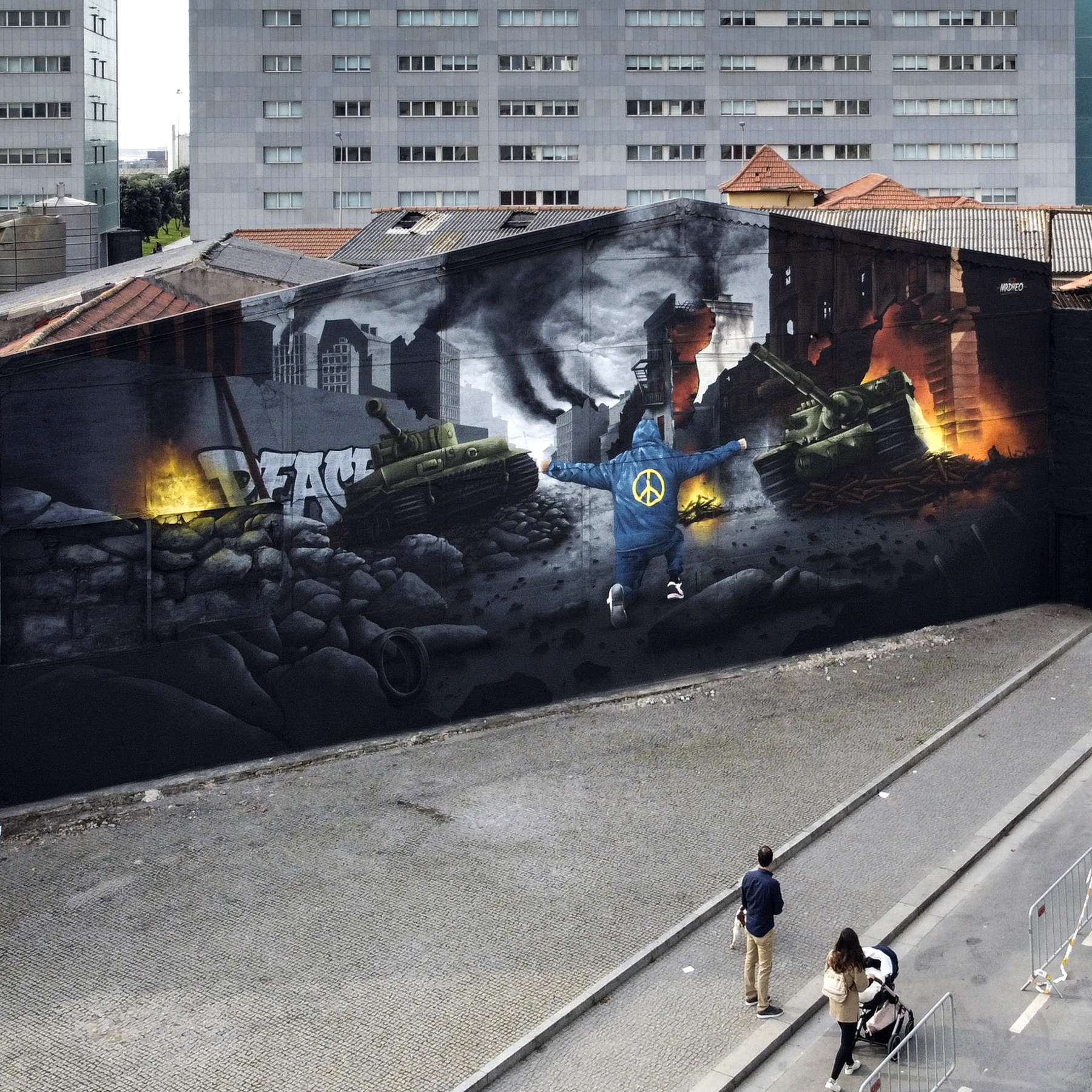 "Freedom fighter" (2022), mural de MrDheo em Matosinhos
