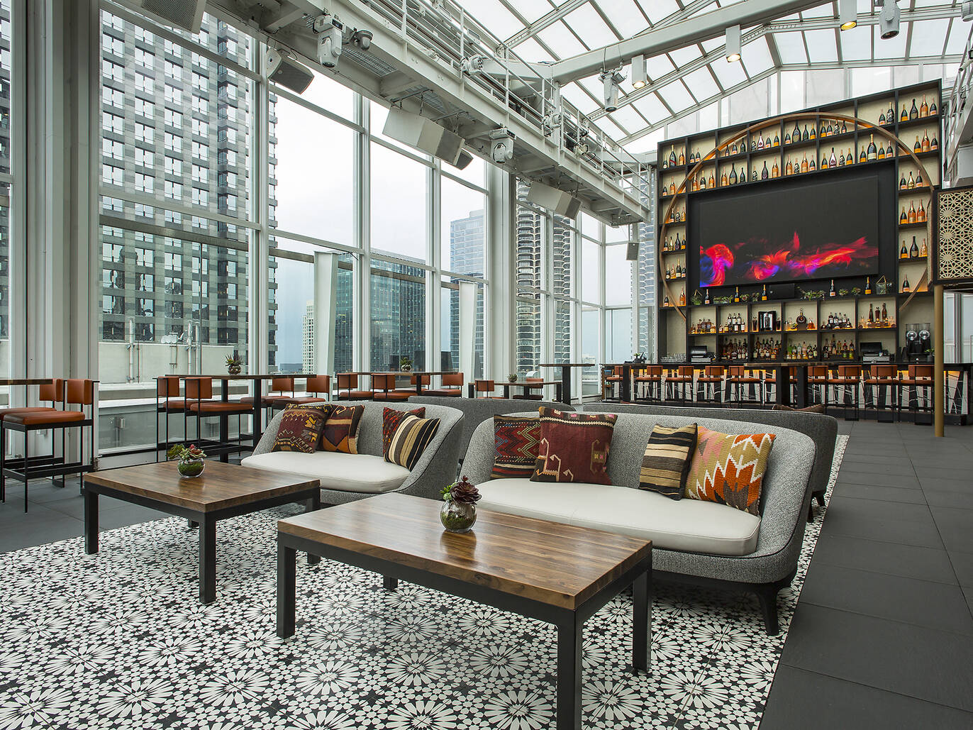 25 Best Rooftop Bars in Chicago That Are Open Now