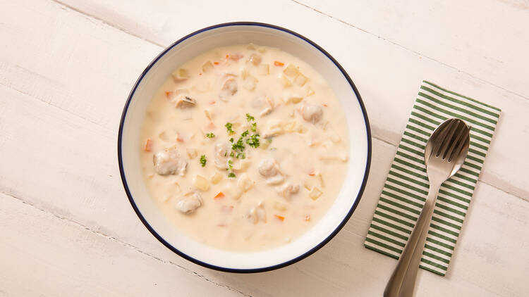 Warm clam chowder