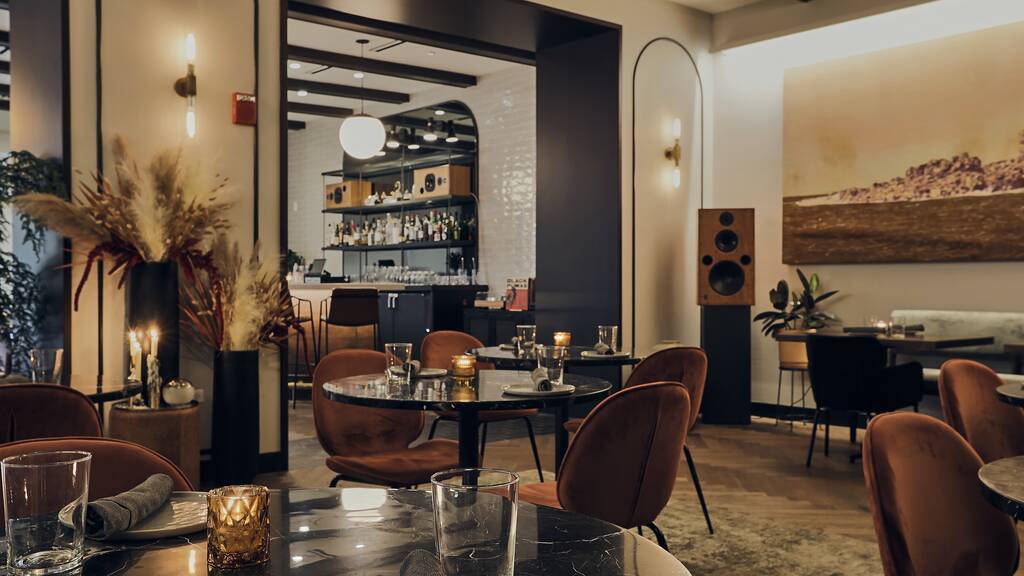 What it’s like to eat at one of Chicago’s first listening bars