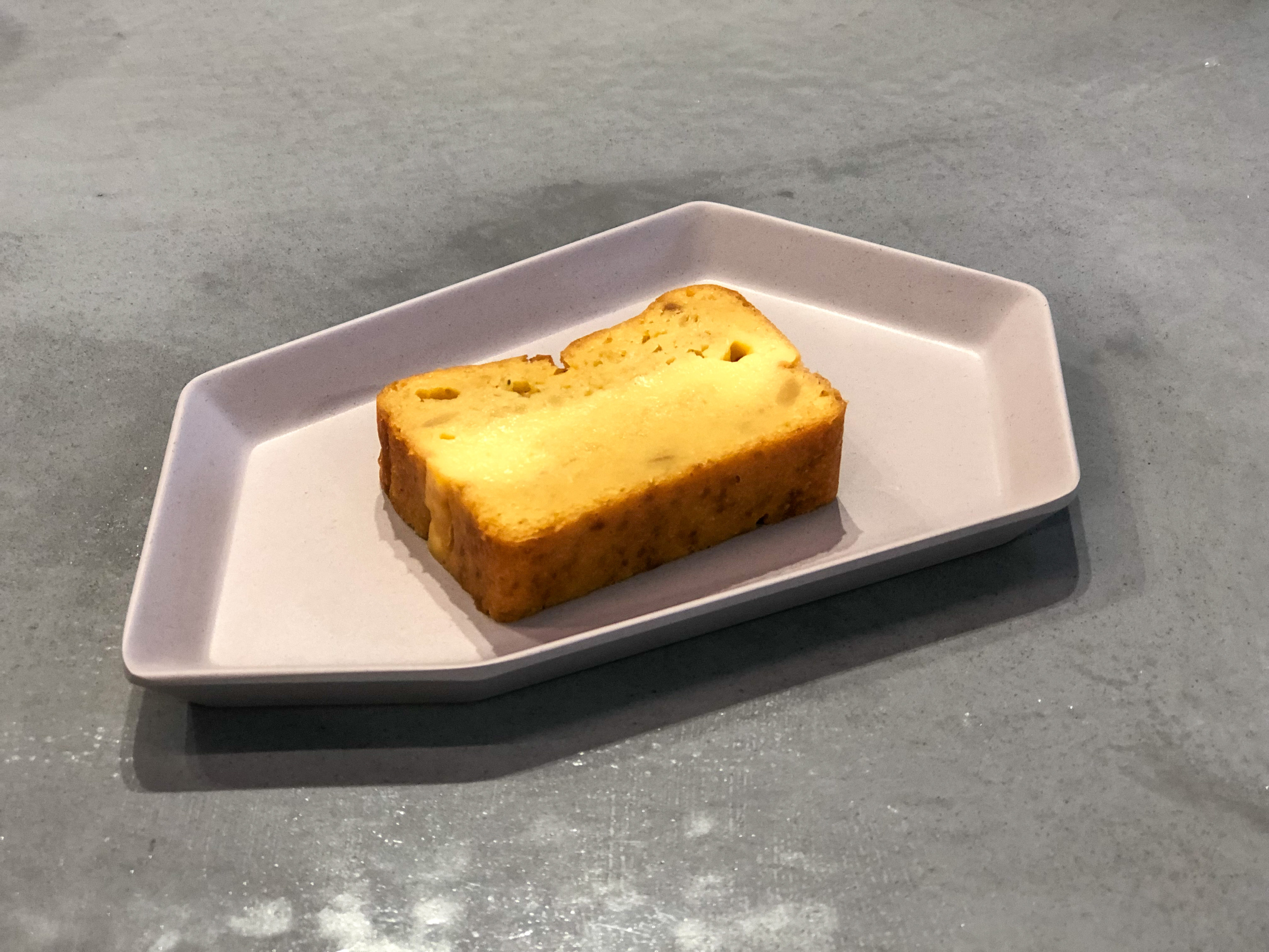 『焼き芋カスタードケーキ』(1ピース480円、ホール3200円)(Photo:Tomomi Nakamura)