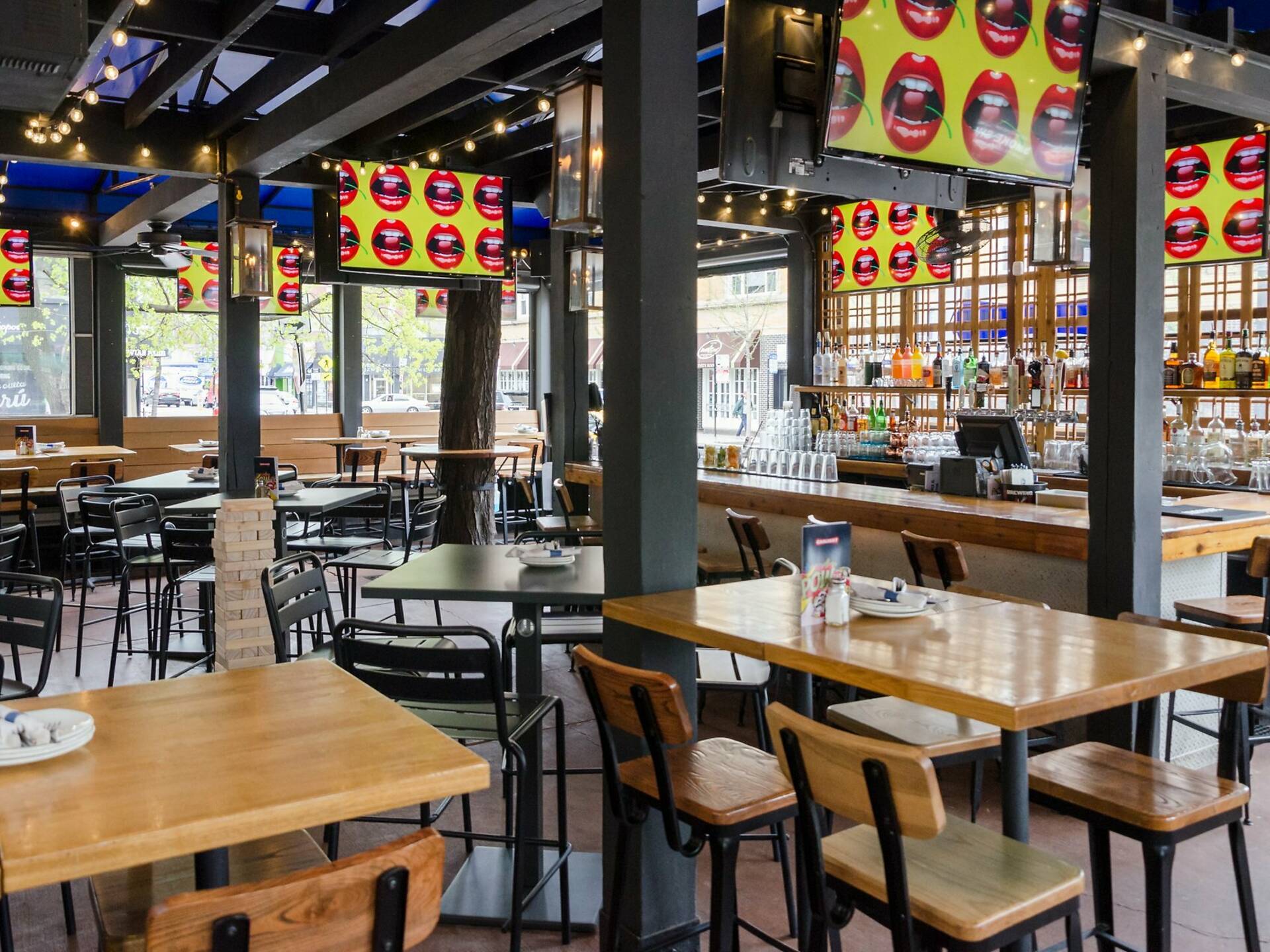 17 Best Lincoln Park Bars to Check Out Tonight