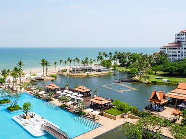 Dusit Thani Huahin โฉมใหม่ กับบรรยากาศวัยรุ่นและคึกคักด้วยบูธดีเจกลางสระน้ำ Dusit Thani Huahin โฉมใหม่ กับบรรยากาศวัยรุ่นและคึกคักด้วยบูธดีเจกลางสระน้ำ