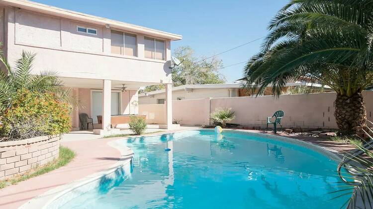 Las Vegas home with large pool