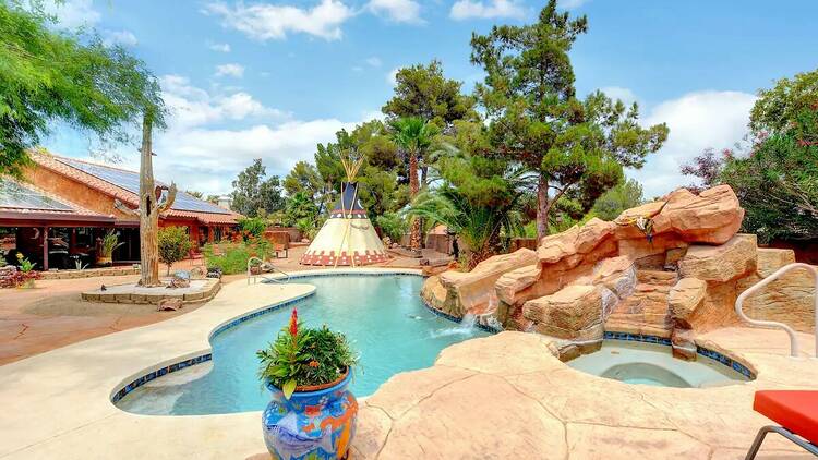 The desert rose Las Vegas home with a pool