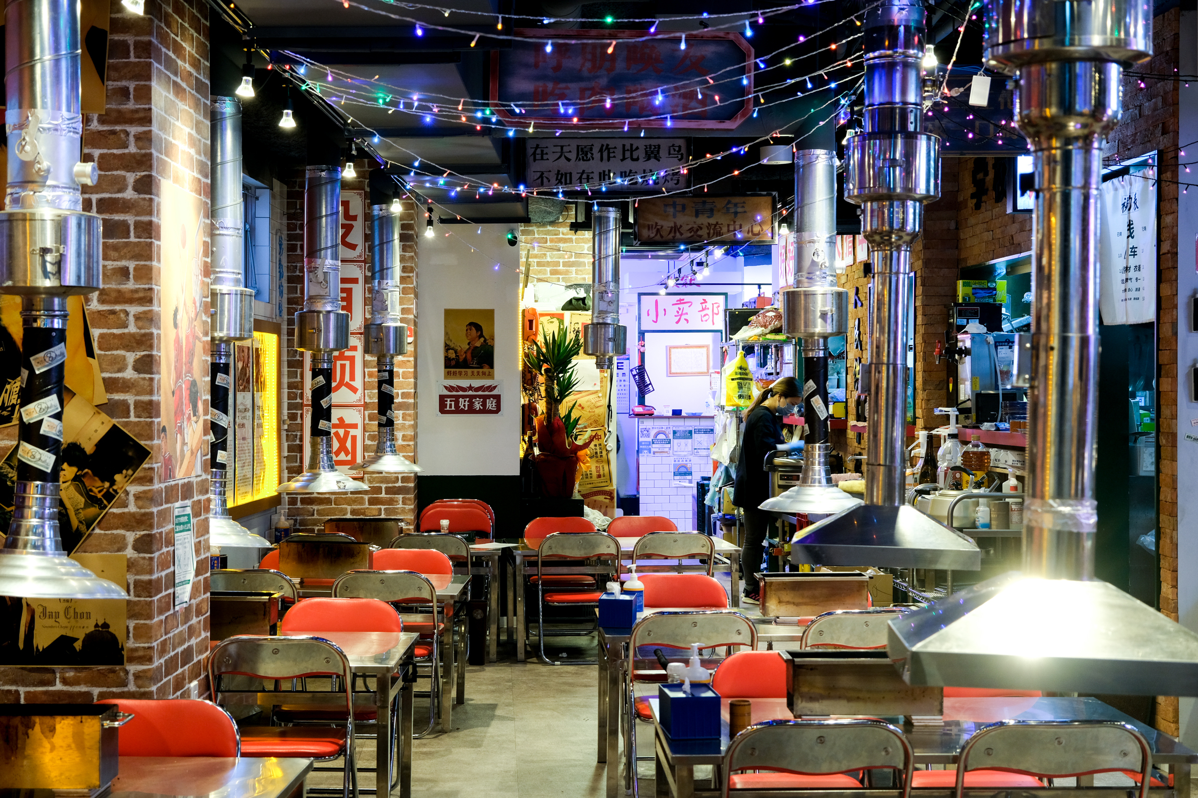 上野に出現、90年代へトリップできる「中国レトロ」な屋内バーベキュー店