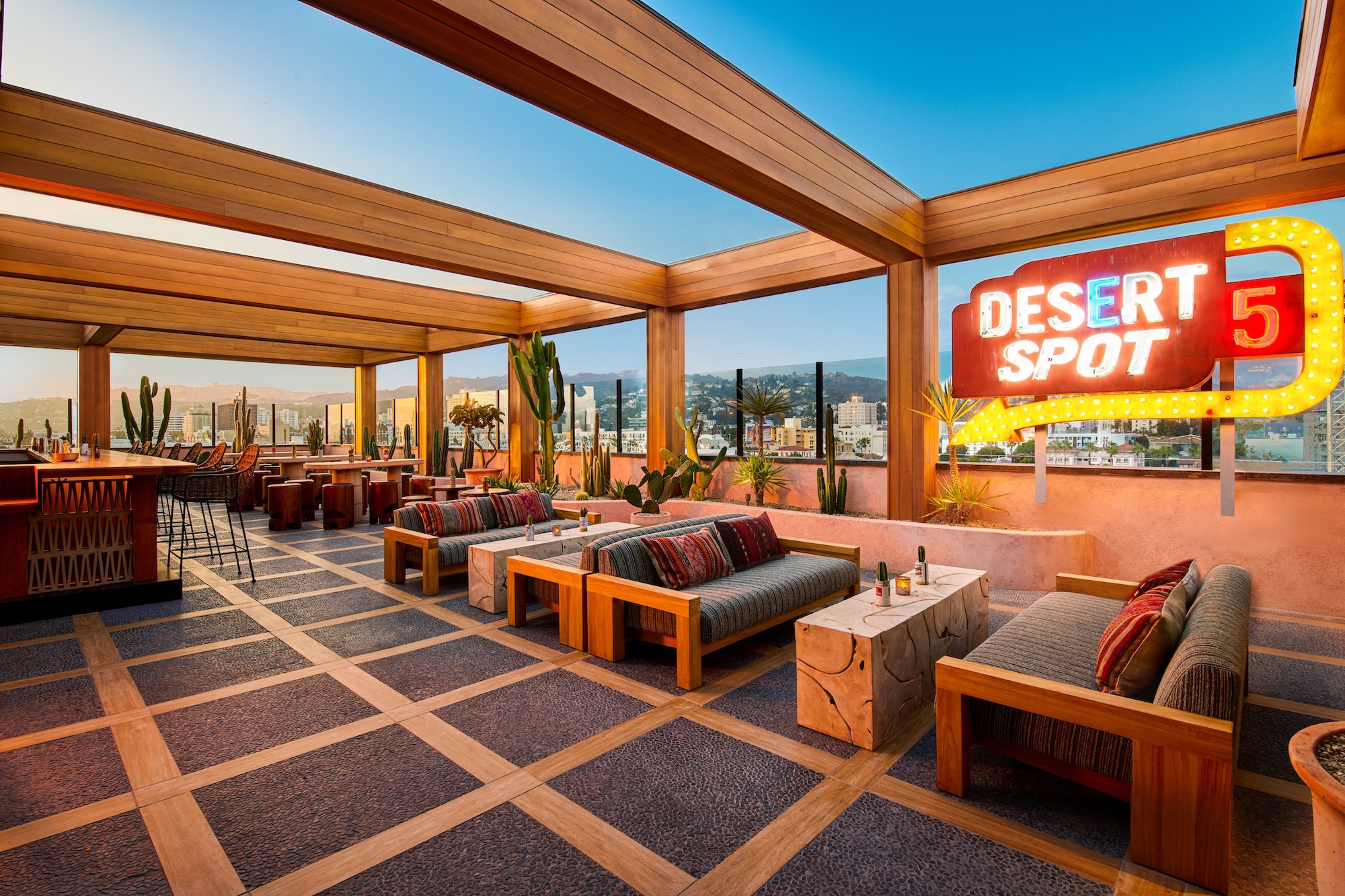 wetenschapper Onverenigbaar tarief Desert 5 Spot is the least douchey new Hollywood rooftop bar