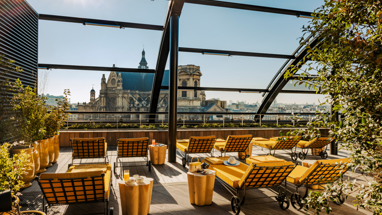 11 Best Rooftop Bars in Paris For Eiffel Tower Views and More