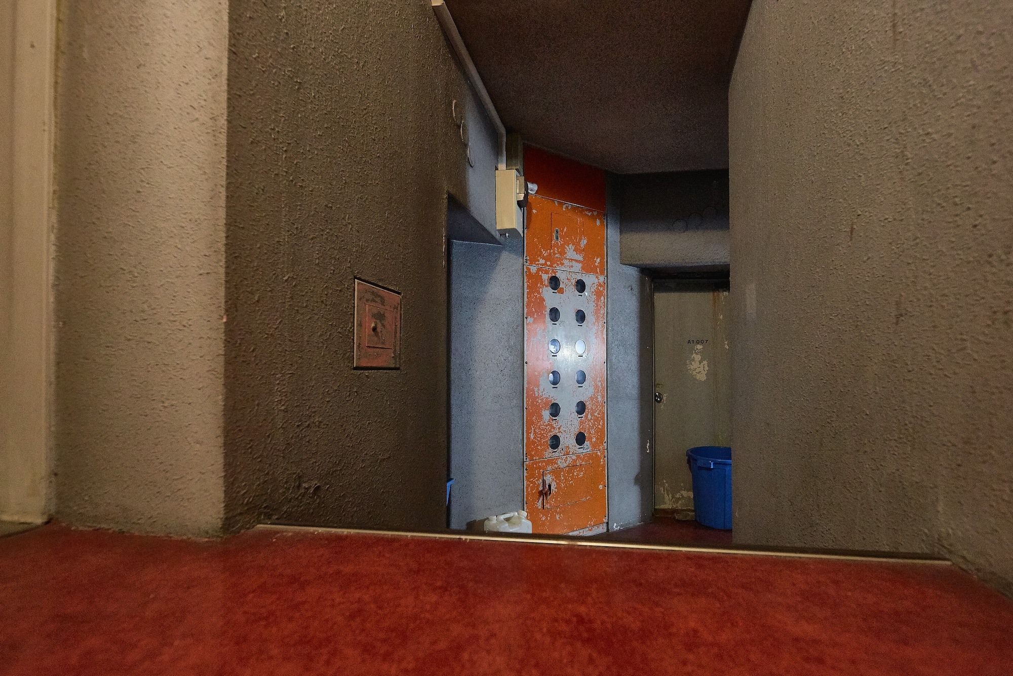 “中銀カプセルタワービル”