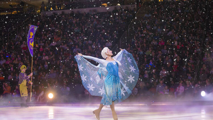 Disney on Ice, Elsa skating on an ice rink.