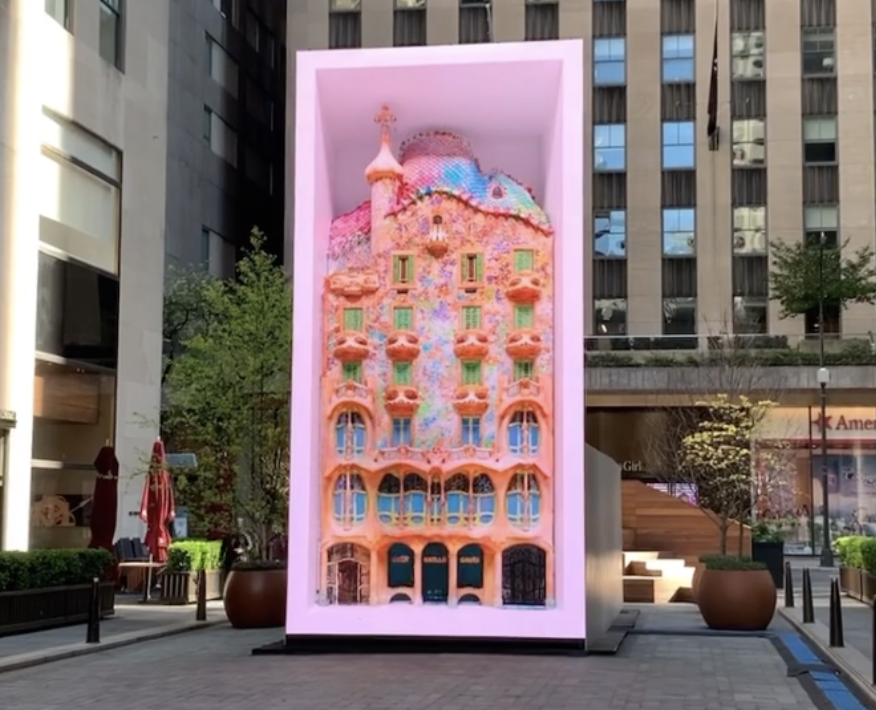 This new Rockefeller Plaza artwork changes based on its surroundings