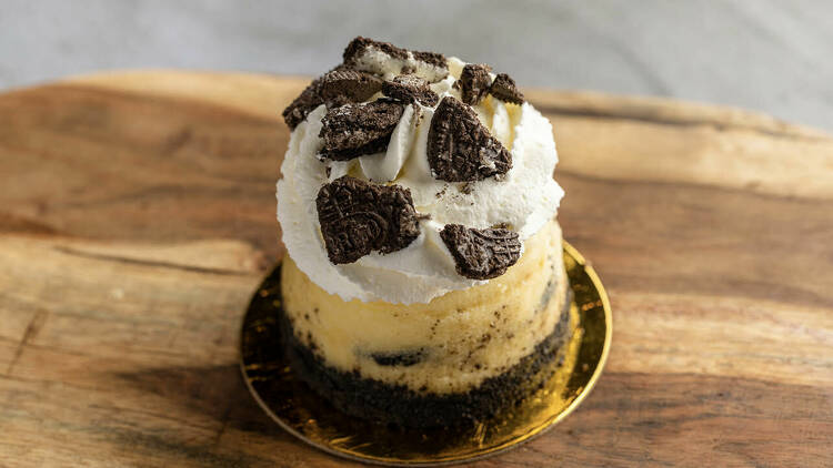 oreo cheesecake  (Crumbly Cafe)