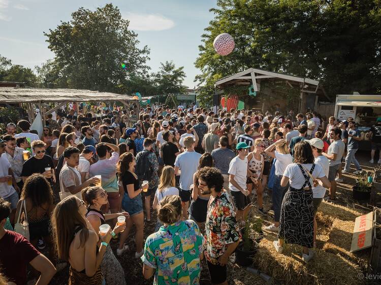 Faire la fête au bord de l'eau