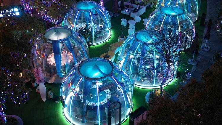 Illuminated 'igloos' for winter outdoors events